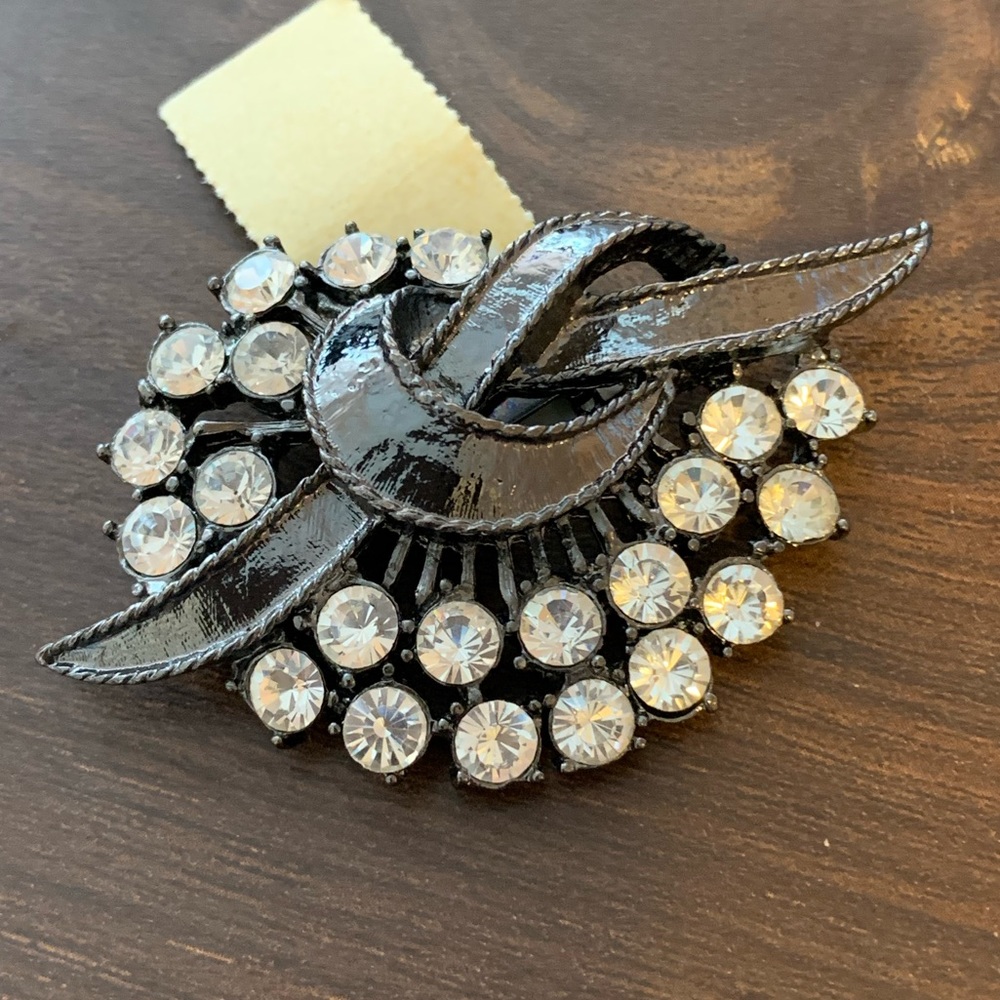 🆕 NWT WHBM Jeweled Brooch Pin
